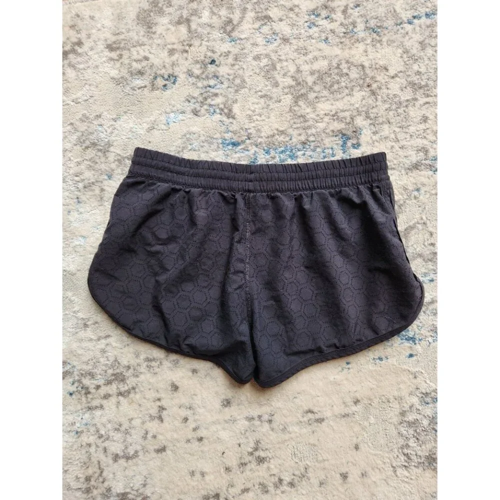 Under‎ Armour Women's Size Medium Semi-Fitted Hexagon Cutout Athletic Shorts